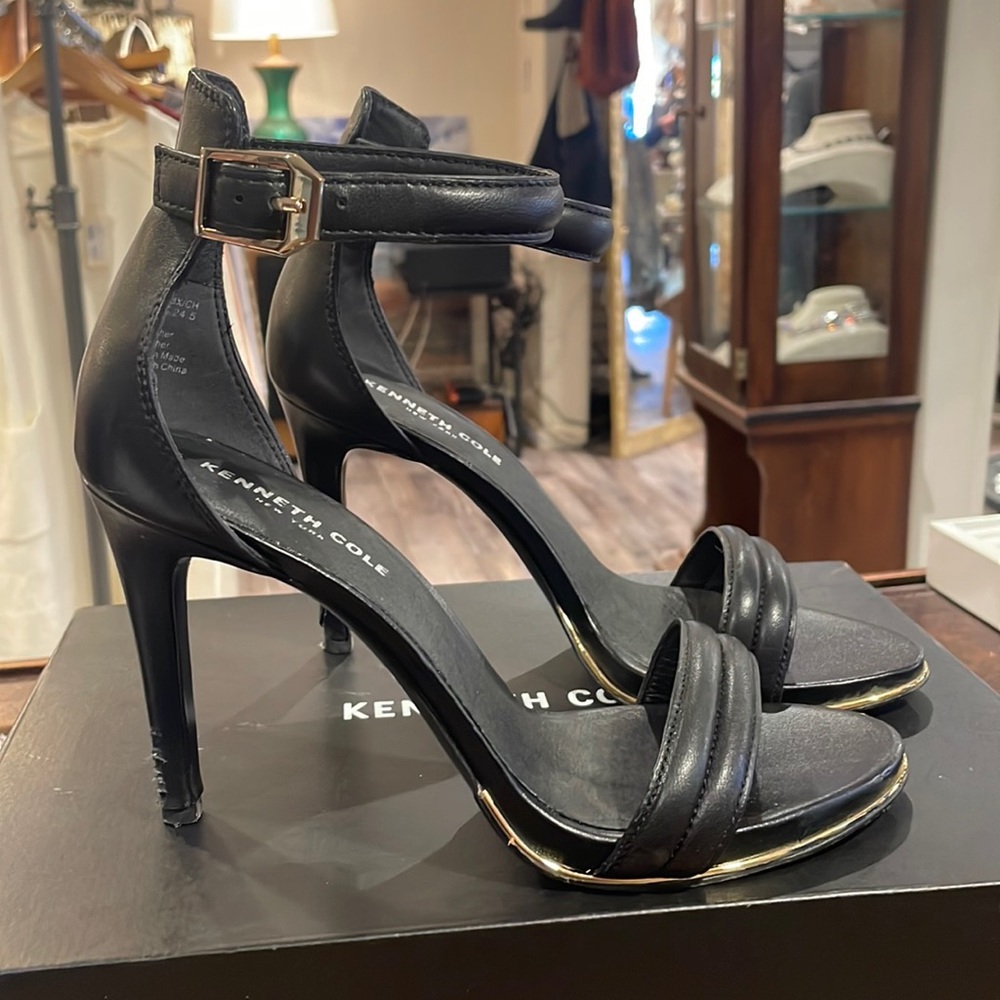 Kenneth Cole New York Brook Black Strappy Sandal Heels sz 8